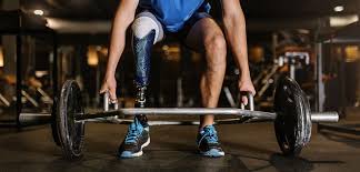 An athlete with a prosthetic leg lifting weights at the gym